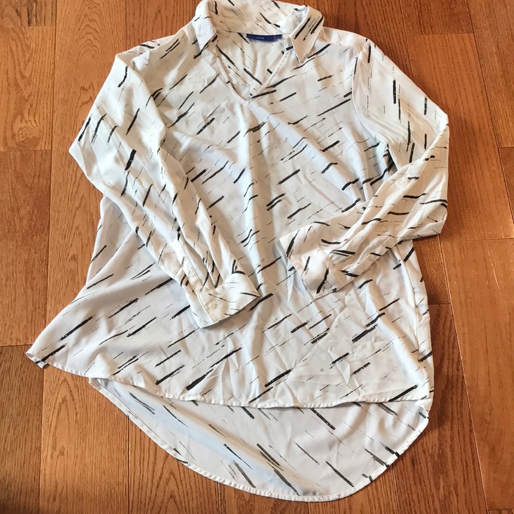APT. 9 V-Neck Blouse 🤍🖤